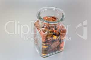 Glas mit Centstücken