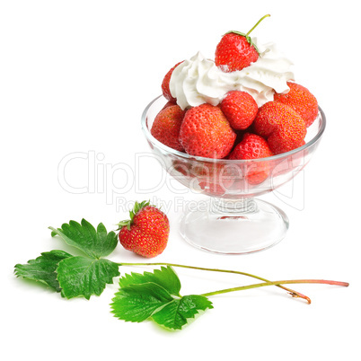 Strawberries and cream in bowl