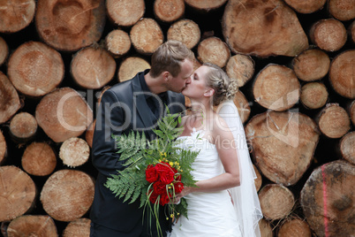 newlywed couple kissing