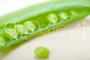 hearthy fresh green peas