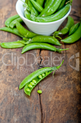 hearthy fresh green peas