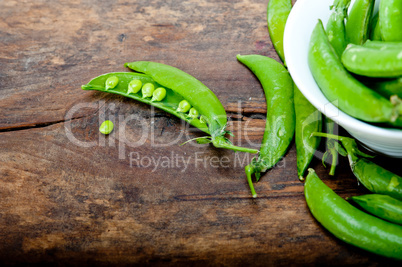 hearthy fresh green peas