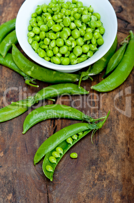 hearthy fresh green peas