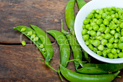 hearthy fresh green peas