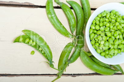 hearthy fresh green peas