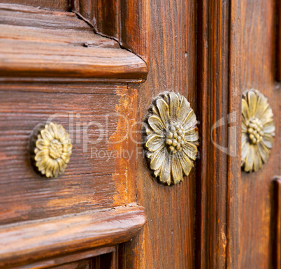 abstract    closed wood door crenna gallarate varese italy