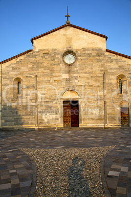 italy  lombardy     in  the brebbia old   church  closed   step