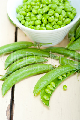 hearthy fresh green peas