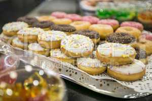 Donuts und Quarkbällchen auf Buffet