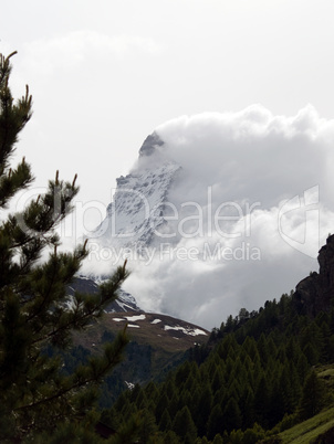 Matterhorn in den Wolken