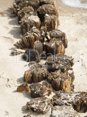 Buhnen im Sand