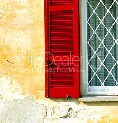 red window  varano borghi palaces italy  tent grate