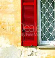 red window  varano borghi palaces italy  tent grate