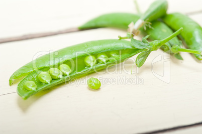 hearthy fresh green peas