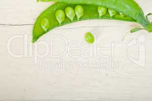 hearthy fresh green peas