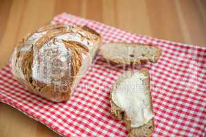 Frisches Vollkornbrot