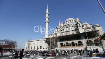 time lapse fountain with Yeni Cami Mosque