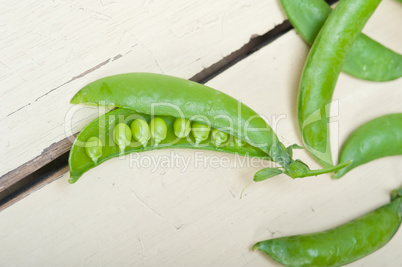 hearthy fresh green peas