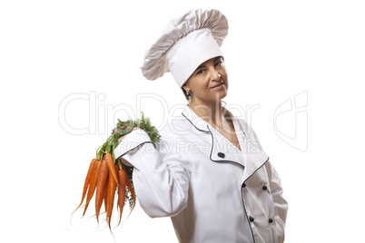 glücklich Kochen mit frischen Karotten auf weiß