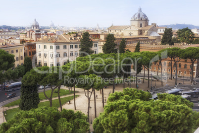 Blick vom Altare della Patria auf die Piazza D'Aracoeli in Rom,