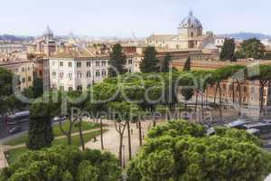 Blick vom Altare della Patria auf die Piazza D'Aracoeli in Rom,