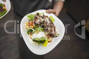 Rinderfilet mit Salat / Bedienung Restaurant