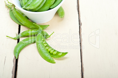 hearthy fresh green peas