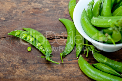 hearthy fresh green peas