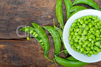 hearthy fresh green peas