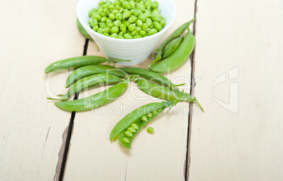 hearthy fresh green peas