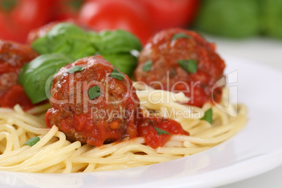 Spaghetti mit Hackfleisch Bällchen Nudeln Pasta Gericht