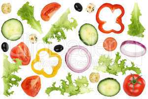 Fliegende Zutaten für Salat mit Tomate, Gurke, Zwiebel und Papr