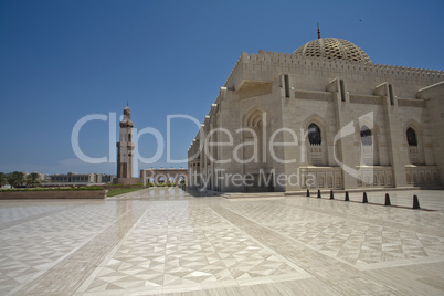 Der große Gebetsraum der Sultan Qaboos Grand Mosque von Aussen