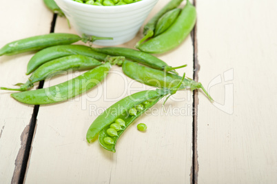 hearthy fresh green peas