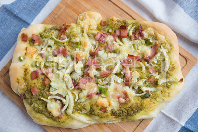 Pizza mit Fenchel und Speck