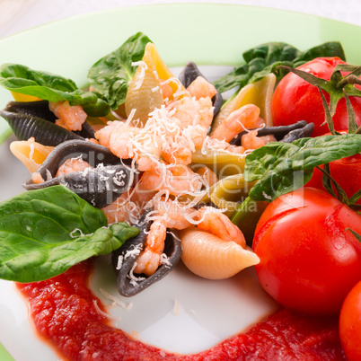 Conchiglie with North Sea shrimps and spinach