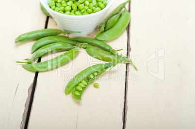 hearthy fresh green peas