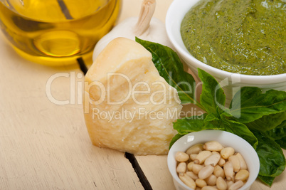 Italian basil pesto sauce ingredients