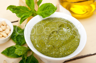 Italian basil pesto sauce ingredients