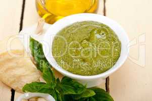 Italian basil pesto sauce ingredients