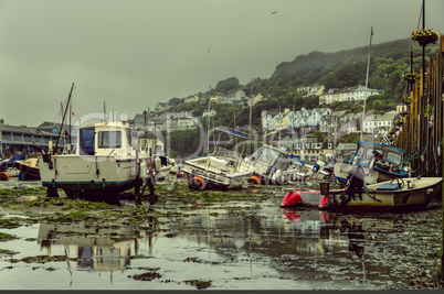 Ebbe im Hafen von Looe