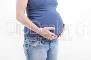 Schwangere mit Händen am Bauch
