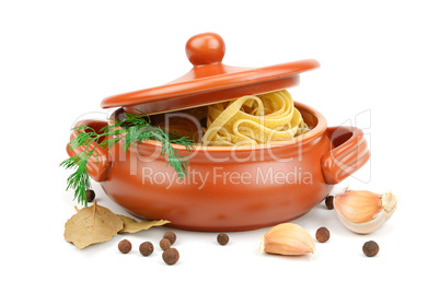 Spaghetti in a clay pot