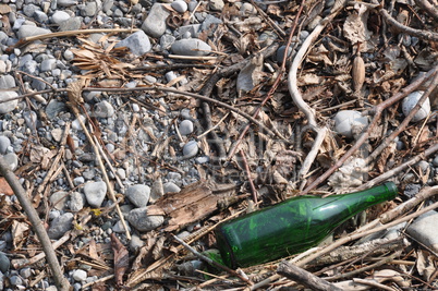 Weinflasche als Strandgut