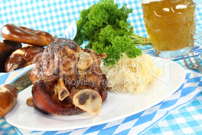 Schweinshaxe mit Brezeln