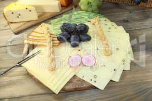 Käsescheiben mit Weintrauben