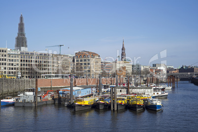 Barkassen auf dem Zollkanal in Hamburg