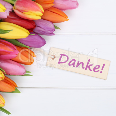 Das Wort Danke mit Tulpen Blumen