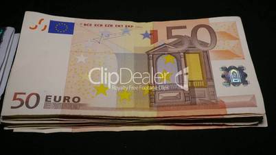 Stapel mit Euro Geldscheinen - Track of euro bills