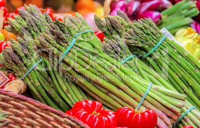 Spargel auf dem Markt - asparagus at the market 05